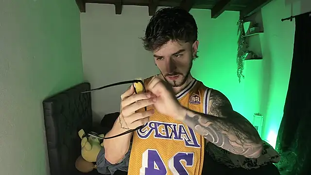 Valentino Xander online show from 03.22.25