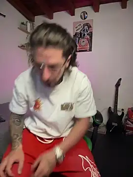 Snapshot of Valentino_Xander chatting on 12.19.25 Valentino Xander online show from 12.19.25