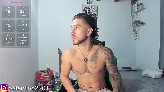 Snapshot of Valentino_Xander chatting on 12.20.25 Valentino Xander online show from 12.20.25