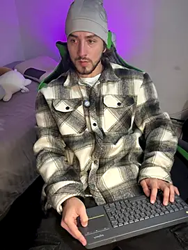 Snapshot of Valentino_Xander chatting on 12.22.25 Valentino Xander online show from 12.22.25