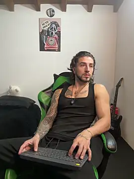 Snapshot of Valentino_Xander chatting on 01.19.26 Valentino Xander online show from 01.19.26