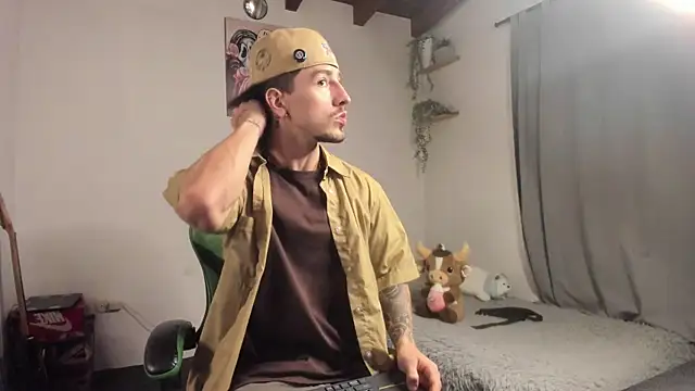 Snapshot of Valentino_Xander chatting on 02.08.26 Valentino Xander online show from 02.08.26