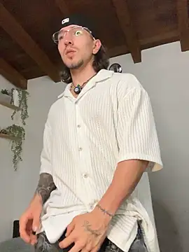 Snapshot of Valentino_Xander chatting on 03.12.26 Valentino Xander online show from 03.12.26