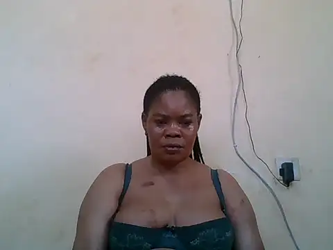 Snapshot of ANALQUEEN4 chatting on 12.04.25 ANALQUEEN4 online show from 12.04.25