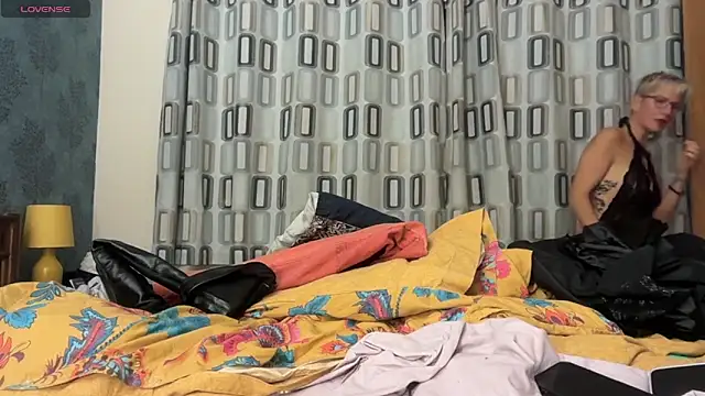 JennyHazel1 online show from 11.16.25