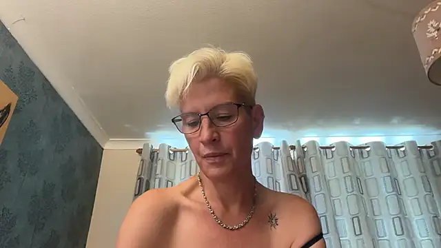Snapshot of JennyHazel1 chatting on 07.23.26 JennyHazel1 online show from 07.23.26