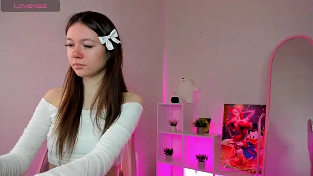 Nicole Charm online show from 12.13.24