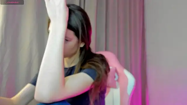 Nicole Charm online show from 02.26.25