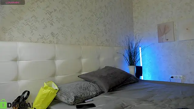 Nicole Charm online show from 10.14.25