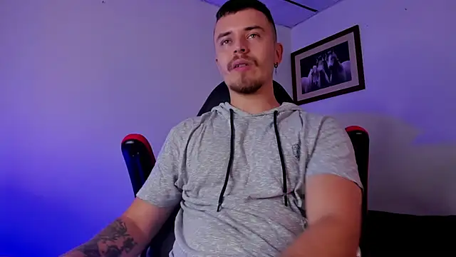 Snapshot of james_connor2 chatting on 12.21.24 james connor2 online show from 12.21.24