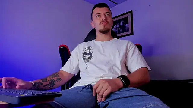 Snapshot of james_connor2 chatting on 12.26.24 james connor2 online show from 12.26.24