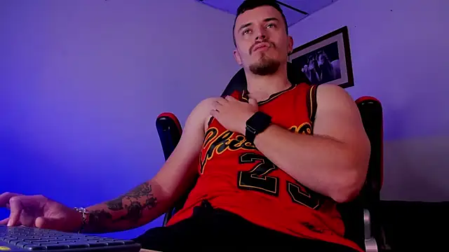 Snapshot of james_connor2 chatting on 12.27.24 james connor2 online show from 12.27.24