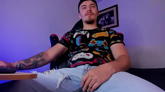 Snapshot of james_connor2 chatting on 01.05.25 james connor2 online show from 01.05.25