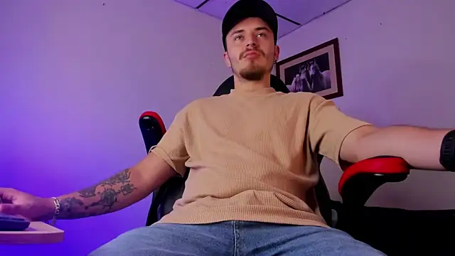 Snapshot of james_connor2 chatting on 01.11.25 james connor2 online show from 01.11.25