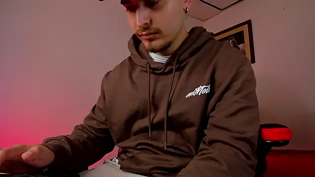 Snapshot of james_connor2 chatting on 02.15.25 james connor2 online show from 02.15.25