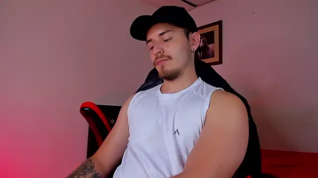 Snapshot of james_connor2 chatting on 02.20.25 james connor2 online show from 02.20.25