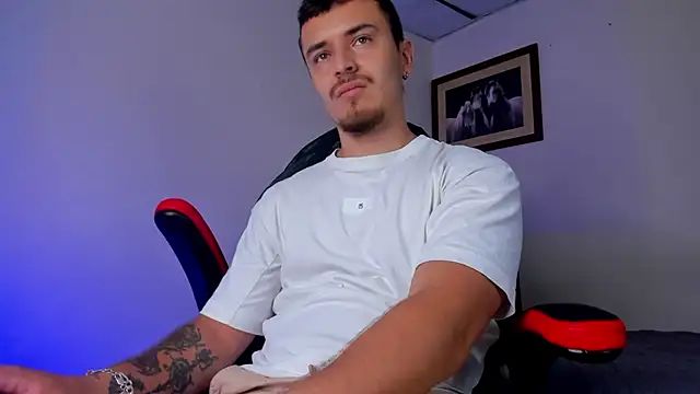 Snapshot of james_connor2 chatting on 02.25.25 james connor2 online show from 02.25.25