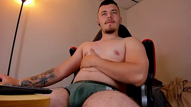 Snapshot of james_connor2 chatting on 03.14.25 james connor2 online show from 03.14.25