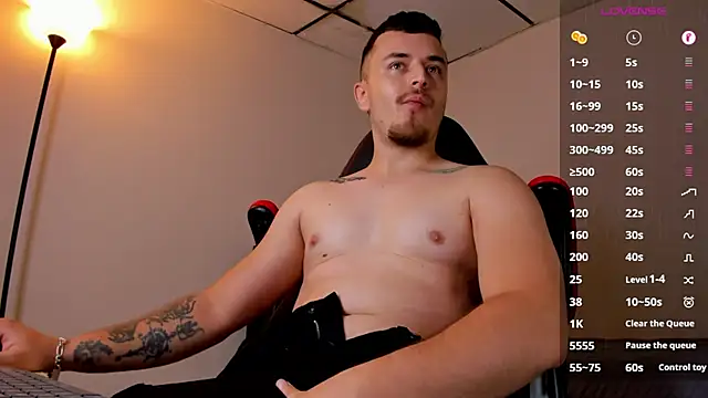 Snapshot of james_connor2 chatting on 03.19.25 james connor2 online show from 03.19.25