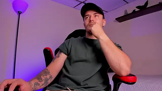 Snapshot of james_connor2 chatting on 11.10.25 james connor2 online show from 11.10.25