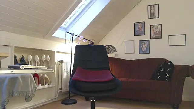 GinaBlonde online show from 01.18.25