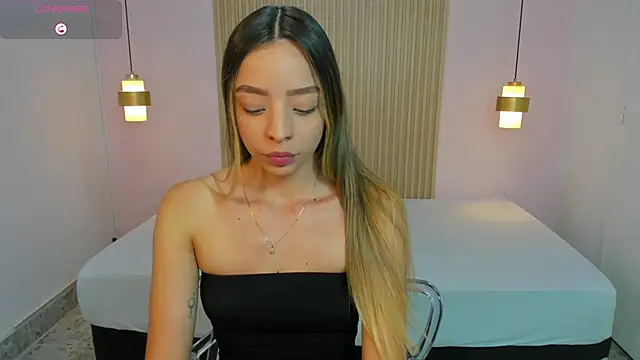 AliceRoss0 online show from 04.25.26