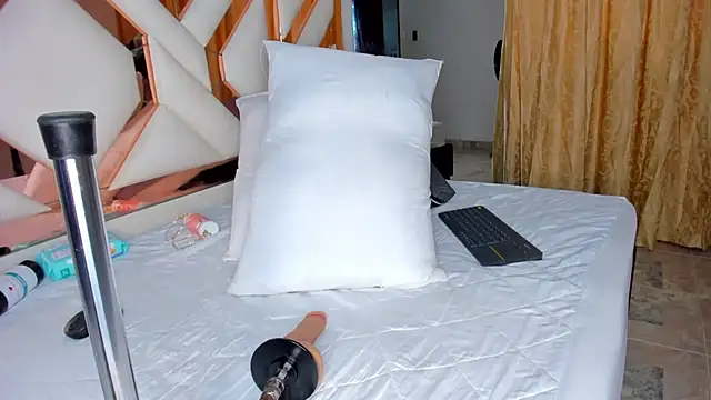 CintiaVega online show from 10.28.25