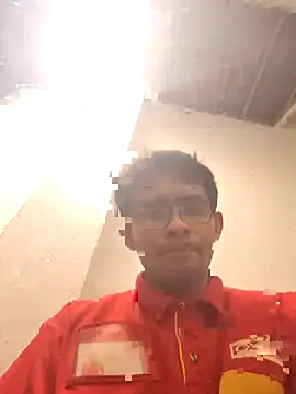 Snapshot of VL25DN26 chatting on 10.28.25 VL25DN26 online show from 10.28.25