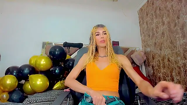 Snapshot of dirtycock2002 chatting on 12.01.25 dirtycock2002 online show from 12.01.25