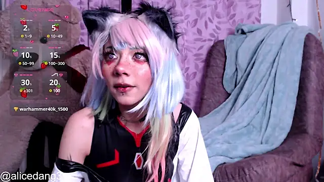 Snapshot of Alicedangerrr chatting on 02.19.25 Alicedangerrr online show from 02.19.25