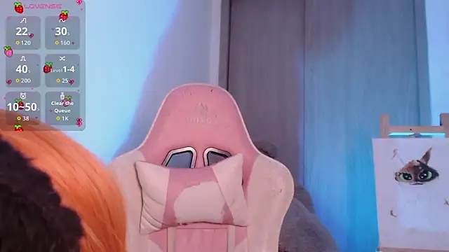 Snapshot of Alicedangerrr chatting on 10.22.25 Alicedangerrr online show from 10.22.25