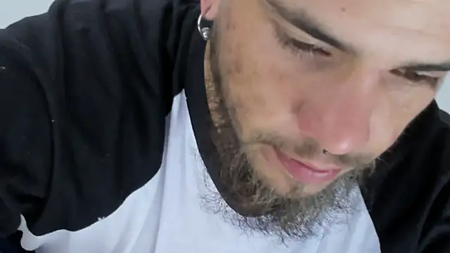 Snapshot of Beard_xox chatting on 10.24.25 Beard xox online show from 10.24.25