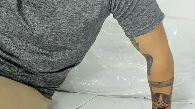 Snapshot of Beard_xox chatting on 10.29.25 Beard xox online show from 10.29.25