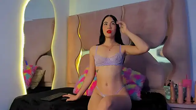 Snapshot of MaiteHT chatting on 02.11.25 MaiteHT online show from 02.11.25