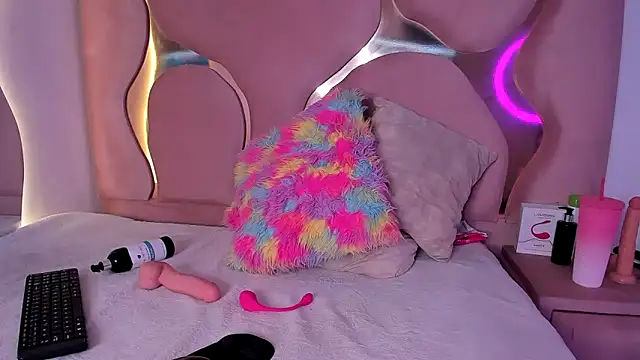 Snapshot of MaiteHT chatting on 03.03.25 MaiteHT online show from 03.03.25