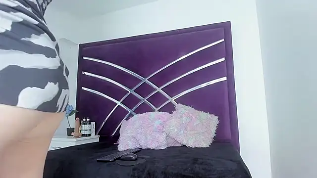 Snapshot of MaiteHT chatting on 10.12.25 MaiteHT online show from 10.12.25