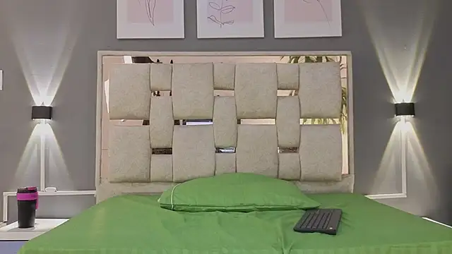 Snapshot of Saraa_lov chatting on 11.07.25 Saraa lov online show from 11.07.25