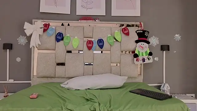 Snapshot of Saraa_lov chatting on 11.27.25 Saraa lov online show from 11.27.25