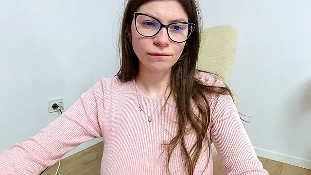 Jullyenn3 online show from 03.20.25