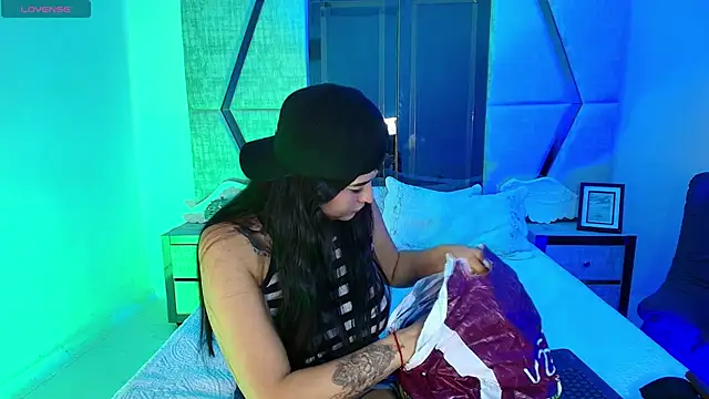 Snapshot of TifanyWhite_ chatting on 12.02.24 TifanyWhite online show from 12.02.24