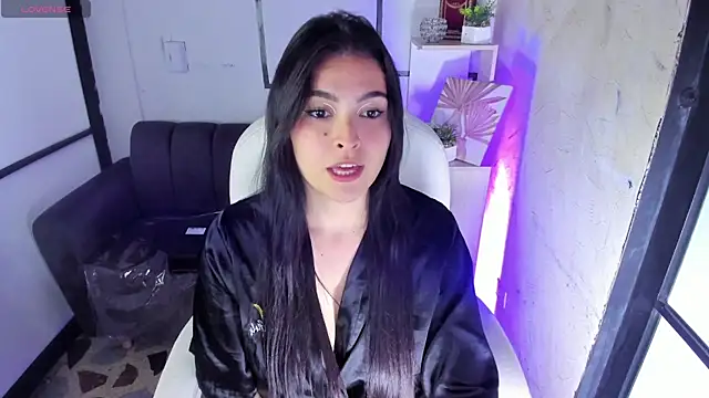 Snapshot of TifanyWhite_ chatting on 01.28.25 TifanyWhite online show from 01.28.25