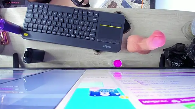 Snapshot of TifanyWhite_ chatting on 01.28.25 TifanyWhite online show from 01.28.25