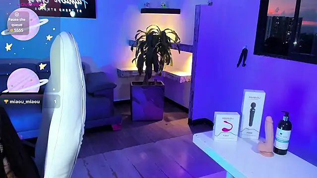 Snapshot of TifanyWhite_ chatting on 02.10.25 TifanyWhite online show from 02.10.25