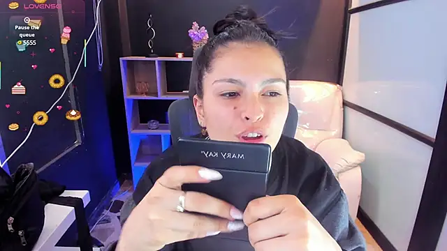 Snapshot of TifanyWhite_ chatting on 03.20.25 TifanyWhite online show from 03.20.25