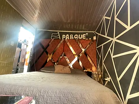 Snapshot of Candy_sexyy chatting on 09.24.25 Candy sexyy online show from 09.24.25