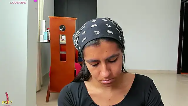 Kamilasalazar online show from 02.14.25