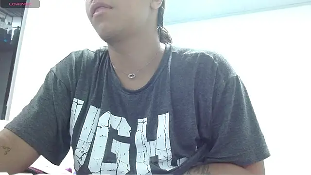 Snapshot of Kamilasalazar chatting on 09.15.25 Kamilasalazar online show from 09.15.25