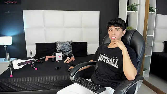 Snapshot of Santy_carrington chatting on 12.05.24 Santy carrington online show from 12.05.24