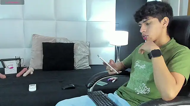 Snapshot of Santy_carrington chatting on 12.09.24 Santy carrington online show from 12.09.24