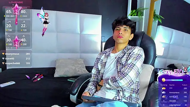 Snapshot of Santy_carrington chatting on 12.19.24 Santy carrington online show from 12.19.24